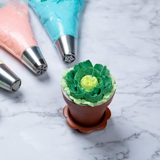 Restaurantware-Russian Piping Tip, 1 Petal Cake Decor Piping Tip - #25, Corrosion-Resistant, Stainless Steel Decorating Tip For Frosting, Dishwashable, Decorate Cupcakes, Cakes, or Cookies