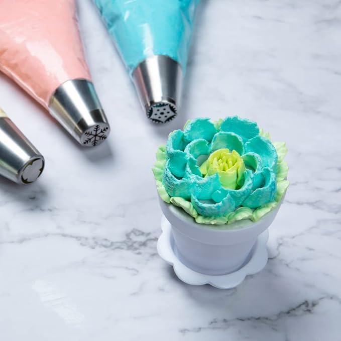 Restaurantware-Russian Piping Tip, 1 Petal Cake Decor Piping Tip - #45, Corrosion-Resistant, Stainless Steel Decorating Tip For Frosting, Dishwashable, Decorate Cupcakes, Cakes, or Cookies
