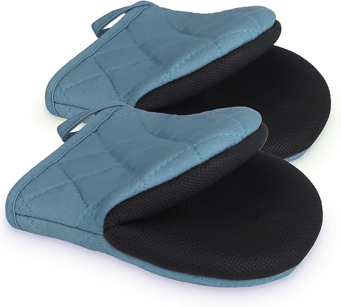 1 Pair Short Oven Mitts, Heat Resistant Silicone Kitchen Mini Oven Mitts for 500 Degrees, Non-Slip Grip Surfaces and Hanging Loop Gloves, Baking Grilling Barbecue Microwave Machine Washable