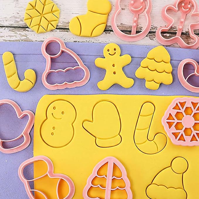 8 Piece Mini Christmas Cookie Cutters, 3d Raised Design Gingerbread Cookie Stamps, Cookie Cutter Set suitable for Frosting Decoration, Mini Pie Molds, Apple Pie Pastry Biscuit Cutter (Christmas-A)