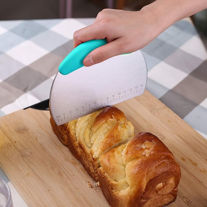 1 pcs Dough Pastry Scraper Chopper/Stainless Steel Dough Scraper Cutter with Ergonomic Rubber Non-Slip Grip/Dough Scraper Cutter/Pro Pastry Pizza Cutter Chopper (Blue)