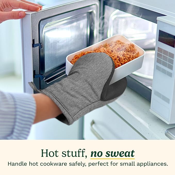 Cuisinart Mini Oven Mitts – 5.5” x 7” Heat-Resistant Kitchen Mitts for Oven with Non-Slip Neoprene Palm, Cotton Filling, and Fabric Loop – Durable Oven Mitt Set for Cooking & Baking (Black)