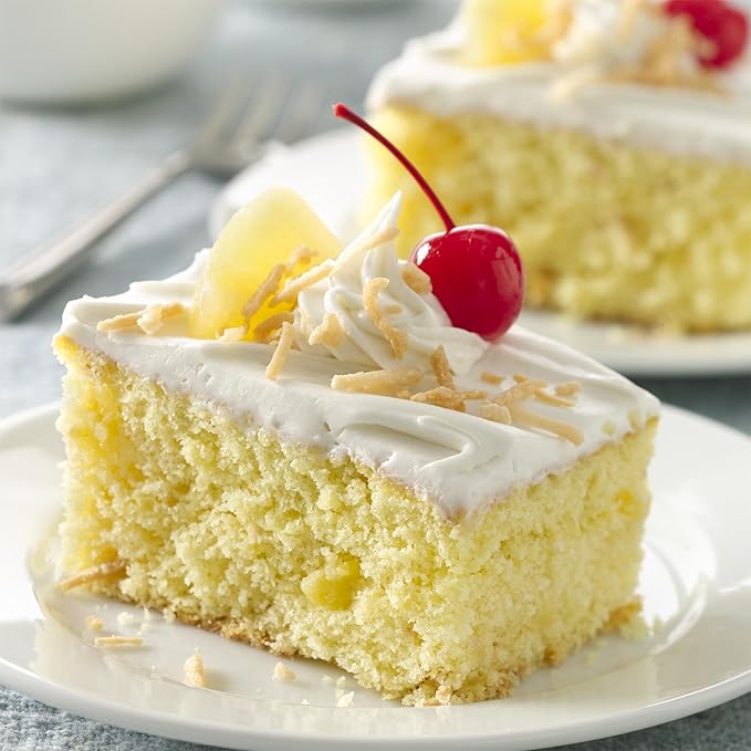 Betty Crocker Favorites Super Moist Yellow Cake Mix, Holiday Baking, 13.25 oz